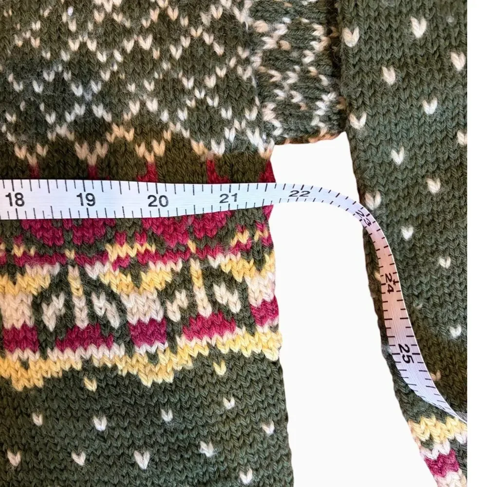Possibly DALE OF NORWAY Fair Isle Sweater MEDIUM Green Reindeer Pattern Wool